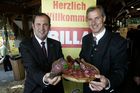 Genussregionen Österreich im Rahmen der Klagenfurter Herbstmesse, Allianz für starke Regionen mit u. a. BM Josef Pröll - Landwirtschaftsminister, LR Josef Martinz - Agrarlandesrat Kärnten, Mag. Volker Hornsteiner - Vorstandssprecher BILLA AG, Johann Verhounig - Steyer Traktoren
vl: BM Pröll, LR Martinz