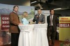 Genussregionen Österreich im Rahmen der Klagenfurter Herbstmesse, Allianz für starke Regionen mit u. a. BM Josef Pröll - Landwirtschaftsminister, LR Josef Martinz - Agrarlandesrat Kärnten, Mag. Volker Hornsteiner - Vorstandssprecher BILLA AG, Johann Verhounig - Steyer Traktoren
vl: Walfried Wutscher LWK, Moderation, Hornsteiner, Gabriel Obernosterer WKK