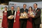Genussregionen Österreich im Rahmen der Klagenfurter Herbstmesse, Allianz für starke Regionen mit u. a. BM Josef Pröll - Landwirtschaftsminister, LR Josef Martinz - Agrarlandesrat Kärnten, Mag. Volker Hornsteiner - Vorstandssprecher BILLA AG, Johann Verhounig - Steyer Traktoren4tervl: Martinz, 6ter vl: BM Pröll