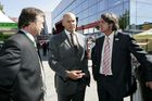 Genussregionen Österreich im Rahmen der Klagenfurter Herbstmesse, Allianz für starke Regionen mit u. a. BM Josef Pröll - Landwirtschaftsminister, LR Josef Martinz - Agrarlandesrat Kärnten, Mag. Volker Hornsteiner - Vorstandssprecher BILLA AG, Johann Verhounig - Steyer Traktoren
vl: Walfried Wutscher LWK, Hornsteiner, Seywald (Pressetext)