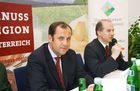 Steirische Verführung 2006 - gutbesuchte Veranstaltung mit Landwirtschaftsminister Josef Pröll in Graz, im Bild steirischer Landesrat Johann Seitinger (re)