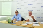 Worauf Unternehmen und ihre CIOs in ihren Cloud-Strategien achten müssen - diesen Fragen widmete sich der Presse-Roundtable im Presseclub München. Im Bild: v.l.n.r.: Dr. Carlo Velten, Analyst und CEO der Crisp Research AG und Günter Untucht, Justiziar von Trend Micro