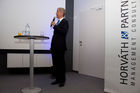 (c)fotodienst/Sarah-Maria Kölbl. Zur Büro-Einweihungsfeier im Galaxy Tower kamen etwa 70 Gäste aus Finanz und Industrie. Ehrengast des Abends war Firmengründer und Controlling-Papst Peter Horváth. Im Bild: Christof Schimank (Horváth & Partners)