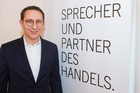 Über aktuelle Trends bei den großen Handelsketten sprach Horváth & Partners Handelsexperte Bernd Seufert mit dem Kommunikationschef des österreichischen Handelsverbands, Gerald Kühberger. Schwerpunkte waren die künftigen Herausforderungen des stationären Handels gegenüber dem immer stärker werdenden internationalen Online-Handel und die Strategien gegen Amazon, Apple, Facebook & Co.