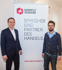 Über aktuelle Trends bei den großen Handelsketten sprach Horváth & Partners Handelsexperte Bernd Seufert mit dem Kommunikationschef des österreichischen Handelsverbands, Gerald Kühberger. Schwerpunkte waren die künftigen Herausforderungen des stationären Handels gegenüber dem immer stärker werdenden internationalen Online-Handel und die Strategien gegen Amazon, Apple, Facebook & Co.