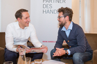 Über aktuelle Trends bei den großen Handelsketten sprach Horváth & Partners Handelsexperte Bernd Seufert mit dem Kommunikationschef des österreichischen Handelsverbands, Gerald Kühberger. Schwerpunkte waren die künftigen Herausforderungen des stationären Handels gegenüber dem immer stärker werdenden internationalen Online-Handel und die Strategien gegen Amazon, Apple, Facebook & Co.