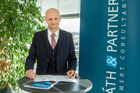 Das Wiener Office der internationalen Strategieberatung hat sein Consulting-Team mit Jahresbeginn erneut aufgestockt. Im Bild der Wirtschaftsingenieur Jörg Kriechbaum (35).