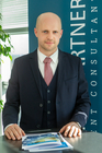 Das Wiener Office der internationalen Strategieberatung hat sein Consulting-Team mit Jahresbeginn erneut aufgestockt. Im Bild der Wirtschaftsingenieur Jörg Kriechbaum (35).