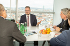 Der für IT-Strategien zuständige Leiter der Managmentberatung Horváth & Partners war am 14. März zu einem Business Frühstück in Wien. Im Anschluss erläuterte der Stuttgarter aktuelle Trends in den Chefetagen der Konzerne.