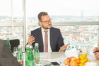 Der für IT-Strategien zuständige Leiter der Managmentberatung Horváth & Partners war am 14. März zu einem Business Frühstück in Wien. Im Anschluss erläuterte der Stuttgarter aktuelle Trends in den Chefetagen der Konzerne.