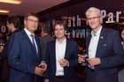 Über den Dächern Wiens feierte die international tätige Managementberatung Horváth & Partners am Donnerstag abend das 25-jährige Bestehen ihres Wien-Büros. Im Bild: ÖSAP-CEO Christoph Kränkl, Österreich-Chef Stefan Bergsmann mit Georg Krause, CEO Plaut AG.