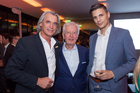 Über den Dächern Wiens feierte die international tätige Managementberatung Horváth & Partners am Donnerstag abend das 25-jährige Bestehen ihres Wien-Büros. Im Bild: Im Bild: Unternehmensgründer Prof. Péter Horváth mit PR-Berater Wilfried Seywald und Horváth-Juniorberater.