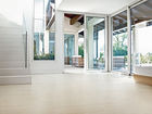 Die Fliesenneuheiten 2012 zeigen einen Trend zu gedämpften Farben und dezenten Materialien. Auffallend sind vor allem neue Formate. Im Bild: Geotech von Floor Gres (Florim Ceramiche)
