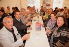 Anfang Juni lud Bauprofi Quester zum 20. Mal in Folge zu seinem traditionellen Spargelfest in Raasdorf. Über 800 Kunden, Lieferanten und Mitarbeiter folgten der Einladung. Im Bild: 