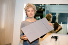 BauProfi QUESTER präsentiert auf der Wohnen & Interieur 2014 die neuesten Trends. Im Bild: Maria Matzker, Architektenberaterin bei Florim Ceramiche