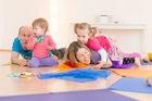 Das FREIRAUM-Institut in Wien feiert im kommenden September sein 5-jähriges Bestehen. In den Räumlichkeiten in der Liechtensteinstraße werden Hatha-Yoga, Schwangeren-Yoga, Mama-Baby-Yoga, Kinder-Yoga, Teenager-Yoga und mehr angebten. Das besondere Angebot des Instituts sind die Drop-In-Classes ohne Anmeldung und Bindung. Einfach jederzeit beginnen. Dazu bietet Freiraum etwas ganz besonderes an: Geburtsvorbereitung mit Yoga, vermittelt von derzeit sechs Yoga-Lehrerinnen in freudiger Erwartung ihres jeweils zweiten Kindes.