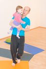 Das FREIRAUM-Institut in Wien feiert im kommenden September sein 5-jähriges Bestehen. In den Räumlichkeiten in der Liechtensteinstraße werden Hatha-Yoga, Schwangeren-Yoga, Mama-Baby-Yoga, Kinder-Yoga, Teenager-Yoga und mehr angebten. Das besondere Angebot des Instituts sind die Drop-In-Classes ohne Anmeldung und Bindung. Einfach jederzeit beginnen. Dazu bietet Freiraum etwas ganz besonderes an: Geburtsvorbereitung mit Yoga, vermittelt von derzeit sechs Yoga-Lehrerinnen in freudiger Erwartung ihres jeweils zweiten Kindes.