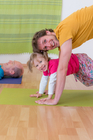 Das FREIRAUM-Institut in Wien feiert im kommenden September sein 5-jähriges Bestehen. In den Räumlichkeiten in der Liechtensteinstraße werden Hatha-Yoga, Schwangeren-Yoga, Mama-Baby-Yoga, Kinder-Yoga, Teenager-Yoga und mehr angebten. Das besondere Angebot des Instituts sind die Drop-In-Classes ohne Anmeldung und Bindung. Einfach jederzeit beginnen. Dazu bietet Freiraum etwas ganz besonderes an: Geburtsvorbereitung mit Yoga, vermittelt von derzeit sechs Yoga-Lehrerinnen in freudiger Erwartung ihres jeweils zweiten Kindes.
