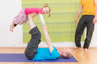 Das FREIRAUM-Institut in Wien feiert im kommenden September sein 5-jähriges Bestehen. In den Räumlichkeiten in der Liechtensteinstraße werden Hatha-Yoga, Schwangeren-Yoga, Mama-Baby-Yoga, Kinder-Yoga, Teenager-Yoga und mehr angebten. Das besondere Angebot des Instituts sind die Drop-In-Classes ohne Anmeldung und Bindung. Einfach jederzeit beginnen. Dazu bietet Freiraum etwas ganz besonderes an: Geburtsvorbereitung mit Yoga, vermittelt von derzeit sechs Yoga-Lehrerinnen in freudiger Erwartung ihres jeweils zweiten Kindes.