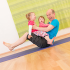 Das FREIRAUM-Institut in Wien feiert im kommenden September sein 5-jähriges Bestehen. In den Räumlichkeiten in der Liechtensteinstraße werden Hatha-Yoga, Schwangeren-Yoga, Mama-Baby-Yoga, Kinder-Yoga, Teenager-Yoga und mehr angebten. Das besondere Angebot des Instituts sind die Drop-In-Classes ohne Anmeldung und Bindung. Einfach jederzeit beginnen. Dazu bietet Freiraum etwas ganz besonderes an: Geburtsvorbereitung mit Yoga, vermittelt von derzeit sechs Yoga-Lehrerinnen in freudiger Erwartung ihres jeweils zweiten Kindes.