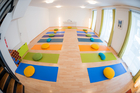 Das FREIRAUM-Institut in Wien feiert im kommenden September sein 5-jähriges Bestehen. In den Räumlichkeiten in der Liechtensteinstraße werden Hatha-Yoga, Schwangeren-Yoga, Mama-Baby-Yoga, Kinder-Yoga, Teenager-Yoga und mehr angebten. Das besondere Angebot des Instituts sind die Drop-In-Classes ohne Anmeldung und Bindung. Einfach jederzeit beginnen. Dazu bietet Freiraum etwas ganz besonderes an: Geburtsvorbereitung mit Yoga, vermittelt von derzeit sechs Yoga-Lehrerinnen in freudiger Erwartung ihres jeweils zweiten Kindes.