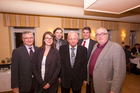 Foto vlnr.: Stephan Schwarzer (WKO), Umweltrechtlerin Katharina Huber-Medek, Dr. Kurt Stefan (PKM-Muldenzentrale GmbH), Franz Steinnacher (PORR Umwelttechnik), Bernd Hajek (ABR) und Roman Rusy (Sekretär der Gesellschaft für Ökologie und Abfallwirtschaft)