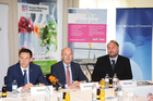 5 Jahre Park Inn in Linz – Hotelentwickler UBM und List feiern den Erfolg ihres Investments. Im Bild vlnr: Peter Haidvogel, Generalmanager, Rudolf Grossmayer Geschäftsführer UBM Beteiligungsgesellschaft, Gerhard Messinger, Geschäftsführer List Group, Bereich Hotellerie