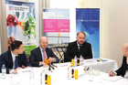5 Jahre Park Inn in Linz – Hotelentwickler UBM und List feiern den Erfolg ihres Investments. Im Bild vlnr: Peter Haidvogel, Generalmanager, Rudolf Grossmayer, Geschäftsführer UBM Beteiligungsgesellschaft, Gerhard Messinger, Geschäftsführer List Group Bereich Hotellerie