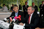 (C)fotodienst/Christian Hofer:Pressekonferenz - UBM übernimmt Westteil der Immobilienentwicklung Sternbrauerei in Salzburg, 2011-09-26; Foto: fotodienst/Chris Hofer; Bild zeigt: Martin Löcker (Mitgl. d. Vorstandes), Bgm. Heinz Schaden