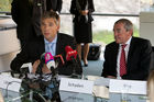 (C)fotodienst/Christian Hofer:Pressekonferenz - UBM übernimmt Westteil der Immobilienentwicklung Sternbrauerei in Salzburg, 2011-09-26; Foto: fotodienst/Chris Hofer; Bild zeigt: Martin Löcker (Mitgl. d. Vorstandes), Bgm. Heinz Schaden