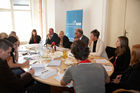 (C) fotodienst/Gudrun Krieger - Wien 16.09.2009 - Pressekonferenz, Foto: li na re: Carina Stojaspal (Peer-Mediatorin, ibc-: Hetzendorf), Mag. Dieter Wlcek (Schulleiter Internationales Business College Hetzendorf, 12. Bezirk), Mag. Christine Haberlehner (Peer-Mediations-Expertin, Vorstand ÖBM), Mag. Marianus Mautner (Bundessprecher ÖBM), Mag. Erika Wailzer (AHS-Professorin und Peer-Betreuerin GRG,Parhamerplatz,17.Bezirk),Julia Mayer (Peer-Mediatorin,GRG Parhamerplatz),  Lisa Haberfellner (Peer-Mediatorin, ibc-: Hetzendorf), 