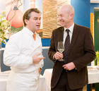 (c) fotodienst / Anna Rauchenberger - Wien, am 22.04.2010 - Sternekoch Toni Mörwald und Nordsee gemeinsam auf Tournee: In neun Restaurants empfängt Nordsee gemeinsam mit dem mehrfach ausgezeichneten, österreichischen Haubenkoch Toni Mörwald interessierte Fischgenießer zu einem Gourmetabend der besonderen Art. Der Auftakt der Tournee fand in der Nordsee-Filiale in der Kärntnerstraße in Wien statt. FOTO: Toni Mörwald, Haubenkoch