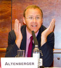  (c) fotodienst/Anna Rauchenberger - Wien, am 09.05.2012 – Anlässlich des „Europäischer Tag der Herzschwäche“ wurde heute im Café Landtmann im Rahmen einer Pressekonferenz über Herzinsuffizienz informiert. Ziel der jährlichen Informationsoffensive der Arbeitsgruppe Herzinsuffizienz der Österreichischen Kardiologischen Gesellschaft ist es, Bewusstsein für Frühsymptome und die gravierenden Folgen der Herzschwäche zu schaffen. FOTO Prim. Dr. Hans Altenberger, Leiter der Arbeitsgruppe Herzinsuffizienz der ÖKG, Sonderkrankenanstalt Rehabilitationszentrum Großgmain, Salzburg: