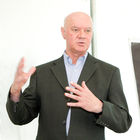  (c) fotodienst/Anna Rauchenberger - Wien, am 20.06.2012 - Heute wurde im Rahmen einer Pressekonferenz eine neue Methode zur dauerhaften Senkung von therapieresistentem Bluthochdruck vorgestellt. Mit der Renalen Denervierung steht ein nicht-medikamentöses Verfahren zur Verfügung, das bei Patienten mit Therapie-resistentem Bluthochdruck auch langfristig den Blutdruck senkt. Der minimal-invasive, 40-60 Minuten dauernde Eingriff ist nicht nur langfristig wirksam, sondern auch sicher. FOTO Ass.-Prof. Dr. Helmut Brussee, 1. stellvertretender Abteilungsleiter der Klinischen Abteilung für Kardiologie, Medizinische Universität Graz: