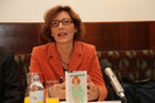 (c) fotodienst/Sarah- Maria Kölbl - Wien, am 16.10.2012;Erstes „Europäisches Jahr gegen den Schmerz“ beschäftigt sich mit dem viszeralen Schmerz; Jeder fünfte Österreicher hat chronische Schmerzen – Schmerzen, die von Herz, Gefäßen, Atemwegen, Urogenital- oder Verdauungstrakt ausgehen, sind oft schwer diagnostizierbar und behandelbar – Frauen dreimal so häufig betroffen wie Männer – Hoher Stellenwert der  Arzt-Patient-Kommunikation für Therapieerfolg – Die 12. Österreichischen Schmerzwochen – Erstes „Europäisches Jahr gegen den Schmerz“: Mehr Bewusstsein für ein unterschätztes Problem; 
im Bild: Univ.- Prof. Dr. Gabriele Moser, Leiterin der Spezialambulanz für gastroenterologische Psychosomatik, AKH Wien/ MedUni Wien 