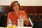 (c) fotodienst/Sarah- Maria Kölbl - Wien, am 16.10.2012;Erstes „Europäisches Jahr gegen den Schmerz“ beschäftigt sich mit dem viszeralen Schmerz; Jeder fünfte Österreicher hat chronische Schmerzen – Schmerzen, die von Herz, Gefäßen, Atemwegen, Urogenital- oder Verdauungstrakt ausgehen, sind oft schwer diagnostizierbar und behandelbar – Frauen dreimal so häufig betroffen wie Männer – Hoher Stellenwert der  Arzt-Patient-Kommunikation für Therapieerfolg – Die 12. Österreichischen Schmerzwochen – Erstes „Europäisches Jahr gegen den Schmerz“: Mehr Bewusstsein für ein unterschätztes Problem; 
im Bild:   Univ.- Prof. Dr. Gabriele Moser, Leiterin der Spezialambulanz für gastroenterologische Psychosomatik, AKH Wien/ MedUni Wien 