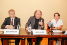 Alkohol ohne Schatten - Verein für den verantwortungsvollen Umgang mit Alkohol. Foto vlnr.: Dr. Johannes Steinhart, Vizepräsident der Österreichischen Ärztekammer, Dr. Barbara Degn, Vizepräsidentin der Österreichischen Gesellschaft für Allgemein- und Familienmedizin und Prim. Univ.-Prof. Dr. Michael Musalek, Ärztlicher Leiter am Anton Proksch Institut