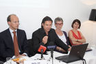 (C) fotodienst/Gudrun Krieger - Wien 29.05.2008 - Pressekonferenz - Histaminintoleranz - Wissenschaftlichen Gesellschaft zur Forschung und Weiterbildung im Bereich nahrungsmittelbedingter Intoleranzen -(NutriDis):li nach re: Ao. Univ.-Prof. Dr. Michael Wolzt (Facharzt für Innere Medizin, Buchautor), Dr. Univ. Priv. Doz. Peter Komericki (Abt. f Umweltdermatologie und Venerologie, Graz); Betroffene - Dr. Susannne Feigl, Maga Barbara Krajasich