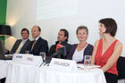 (C) fotodienst/Gudrun Krieger - Wien 29.05.2008 - Pressekonferenz - Histaminintoleranz - Wissenschaftlichen Gesellschaft zur Forschung und Weiterbildung im Bereich nahrungsmittelbedingter Intoleranzen -(NutriDis):li nach re: Dr.  med. Markus Pfisterer (Vorsitzender der wiss. Gesellschaft), Ao. Univ.-Prof. Dr. Michael Wolzt (Facharzt für Innere Medizin, Buchautor), Dr. Univ. Priv. Doz. Peter Komericki (Abt. f Umweltdermatologie und Venerologie, Graz), Betroffene - Dr. Susannne Feigl, Maga Barbara Krajasich