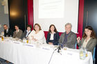 (c) fotodienst/Dan Carabas - Wien 20.05.08 - Volkskrankheit Alzheimer-Demenz - Foto.: v.l. Herr Leitner, Astrid Essl (GfK Austria), Mag. Antonia Croy (Alzheimer Angehörige Austria), Mag. Sigrid Labenbacher (Pflegewissenschaftlerin), DGKS Natalie Lottersberger (Care-Ring), Prof. Peter Dal-Bianco (Österreichische Alzheimer Gesellschaft), Marion Kainz (Filmregisseurin)