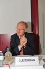 (c) fotodienst/burtscher, Wien am 24. Juni 2009. Auf einer Pressekonferenz im Hotel Das Triest wird der Österreichische Fit For Work- Report präsentiert und die Rheuma Job Coach Initiative vorgestellt. Ergebnis des publizierten Reports ist, dass muskuloskeletale Erkrankungen wie Arthritis, Rückenschmerzen und Schädigungen von Sehnen und Gelenken die mit Abstand häufigste Ursache für Invaliditäts- und Berufsunfähigenpensionen in Österreich sind.
Im Bild: Dr. Martin Gleitsmann/ Leiter der Sozialpolitik WKÖ.