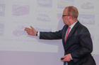 Neue Konzepte und Herausforderungen für die Mobilität der Zukunft standen im Mittelpunkt einer Networking-Veranstaltung des Travel Industry Club Austria am Donnerstag abend in Wien. Im Bild: Dr. Björn Bohlmann von den Management Consultants Horváth & Partner hält die Keynote. 