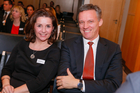 Neue Konzepte und Herausforderungen für die Mobilität der Zukunft standen im Mittelpunkt einer Networking-Veranstaltung des Travel Industry Club Austria am Donnerstag abend in Wien. Im Bild: Martina Grimus und AUA-Vorstand Dr. Karsten Benz.