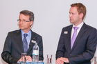 Neue Konzepte und Herausforderungen für die Mobilität der Zukunft standen im Mittelpunkt einer Networking-Veranstaltung des Travel Industry Club Austria am Donnerstag abend in Wien. Im Bild: WKO-Bundesspartensprecher Dr. Erik Wolf, AVIS Budget Chef Martin Gruber.