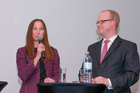 Neue Konzepte und Herausforderungen für die Mobilität der Zukunft standen im Mittelpunkt einer Networking-Veranstaltung des Travel Industry Club Austria am Donnerstag abend in Wien. Im Bild: ÖBB Personenverkehrsvorstand Birgit Wagner und der Management-Berater Dr. Björn Bohlmann von Horvath & Partners.
