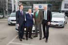 FirstProtect, Spezialist für 24h-Live-Fernüberwachung in Österreich, baut seine Sicherheitsflotte weiter aus. Bei der Übernahme der neuen Fahrzeuge in der vergangenen Woche waren auch die Geschäftsführer des deutschen Mutterhauses ProtectionOne anwesend. Im Bild: Sebastian Schilling, Michael Röhrenbacher, Matell Schilling und Autohaus-Chef Dr. Josef Lamberg.

(c) fotodienst / Anna Rauchenberger - Wien, am 18.02.2014 - First Protect