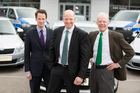 FirstProtect, Spezialist für 24h-Live-Fernüberwachung in Österreich, baut seine Sicherheitsflotte weiter aus. Bei der Übernahme der neuen Fahrzeuge in der vergangenen Woche waren auch die Geschäftsführer des deutschen Mutterhauses ProtectionOne anwesend. Im Bild: Sebastian Schilling, Michael Röhrenbacher, Martell Schilling.

(c) fotodienst / Anna Rauchenberger - Wien, am 18.02.2014 - First Protect