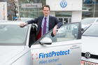 FirstProtect, Spezialist für 24h-Live-Fernüberwachung in Österreich, bau seine Sicherheitsflotte weiter aus. Bei der Übernahme der neuen Fahrzeuge in der vergangenen Woche waren auch die Geschäftsführer des deutschen Mutterhauses ProtectionOne anwesend. Im Bild: Sebastian Schilling, Chief Development Officer bei Protection One.

(c) fotodienst / Anna Rauchenberger - Wien, am 18.02.2014 - First Protect