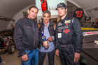 Motorsportpremiere: Das Team von Renauer Motorsport wird 2014 mit Dominik Tiroch in der US-NASCAR Wheelen Euro Series starten. Im Hot Rod Hangar Tribuswinkel präsentierte ORF-Moderator Christian Clerici Donnerstag abend Auto, Team, Fahrer und Sponsoren. Mit dabei der austro-amerikanische Filterhersteller dexwet, der seine Technologie erstmals unter den Extrembedingungen im Autorennsport testen will. Im Bild: Knud und Dominic Tiroch mit Moderator Christian Clerici.