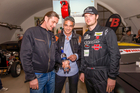 Motorsportpremiere: Das Team von Renauer Motorsport wird 2014 mit Dominik Tiroch in der US-NASCAR Wheelen Euro Series starten. Im Hot Rod Hangar Tribuswinkel präsentierte ORF-Moderator Christian Clerici Donnerstag abend Auto, Team, Fahrer und Sponsoren. Mit dabei der austro-amerikanische Filterhersteller dexwet, der seine Technologie erstmals unter den Extrembedingungen im Autorennsport testen will. Im Bild: Knud und Dominic Tiroch mit Moderator Christian Clerici.